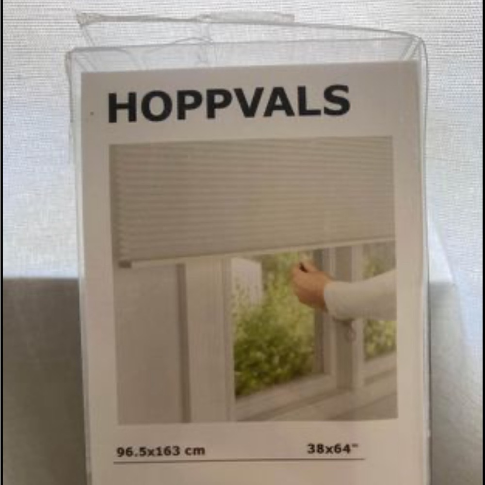 NEW HOPPVALS CORDLESS WHITE PULL DOWN BLINDS WITH ATTACHMENTS SIZE 38x64”